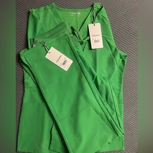 MANDALA Kelly Green Scrub set XS ; Long sleeve top and Cargo pants X SMALL